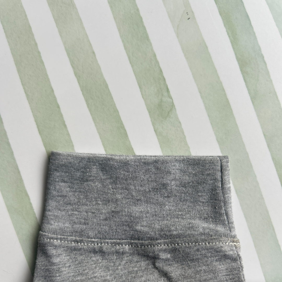 POLO MANGA LARGA COLOR ENTERO GRIS